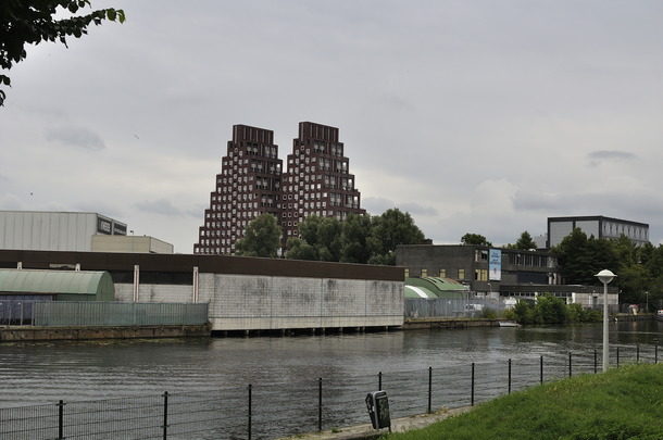 _dsc3045_westelijkmarktkanaal_centralemarkthallen_janvangalenstraat_depiramide_sjoerdsoeters_niksmeeraandoen_00025_00001.jpg